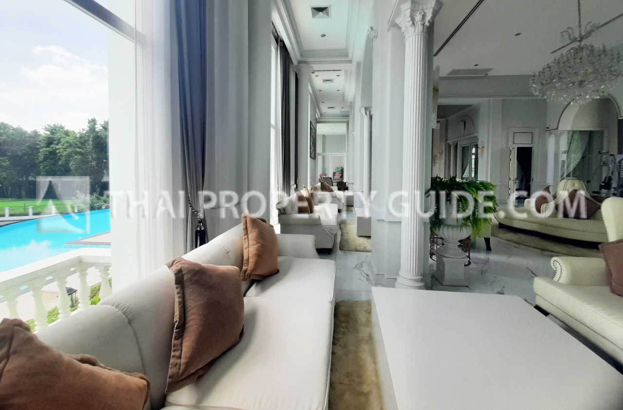 House with Shared Pool in Other 